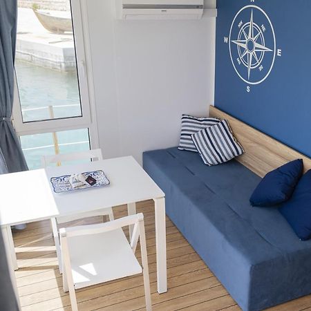 Hotel Houseboat Floatart Experience Bisceglie Extérieur photo