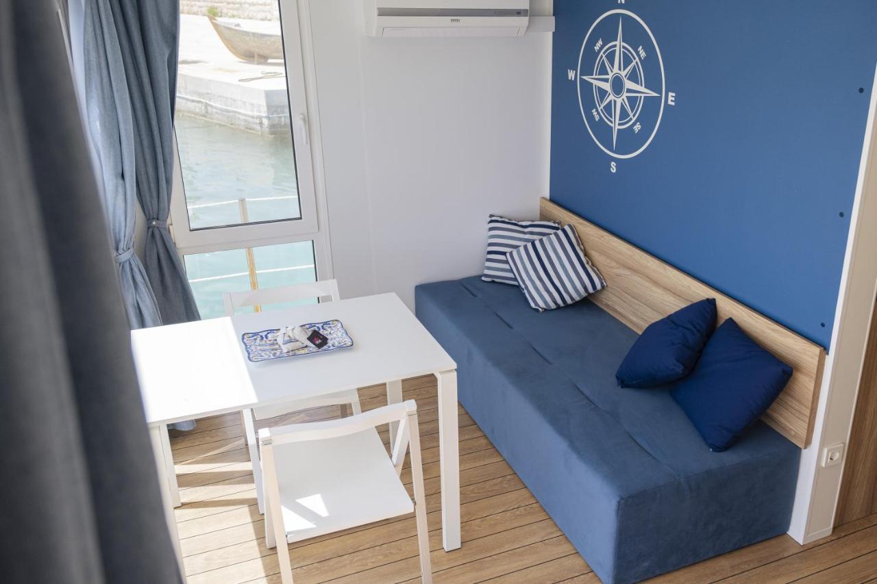 Hotel Houseboat Floatart Experience Bisceglie Extérieur photo