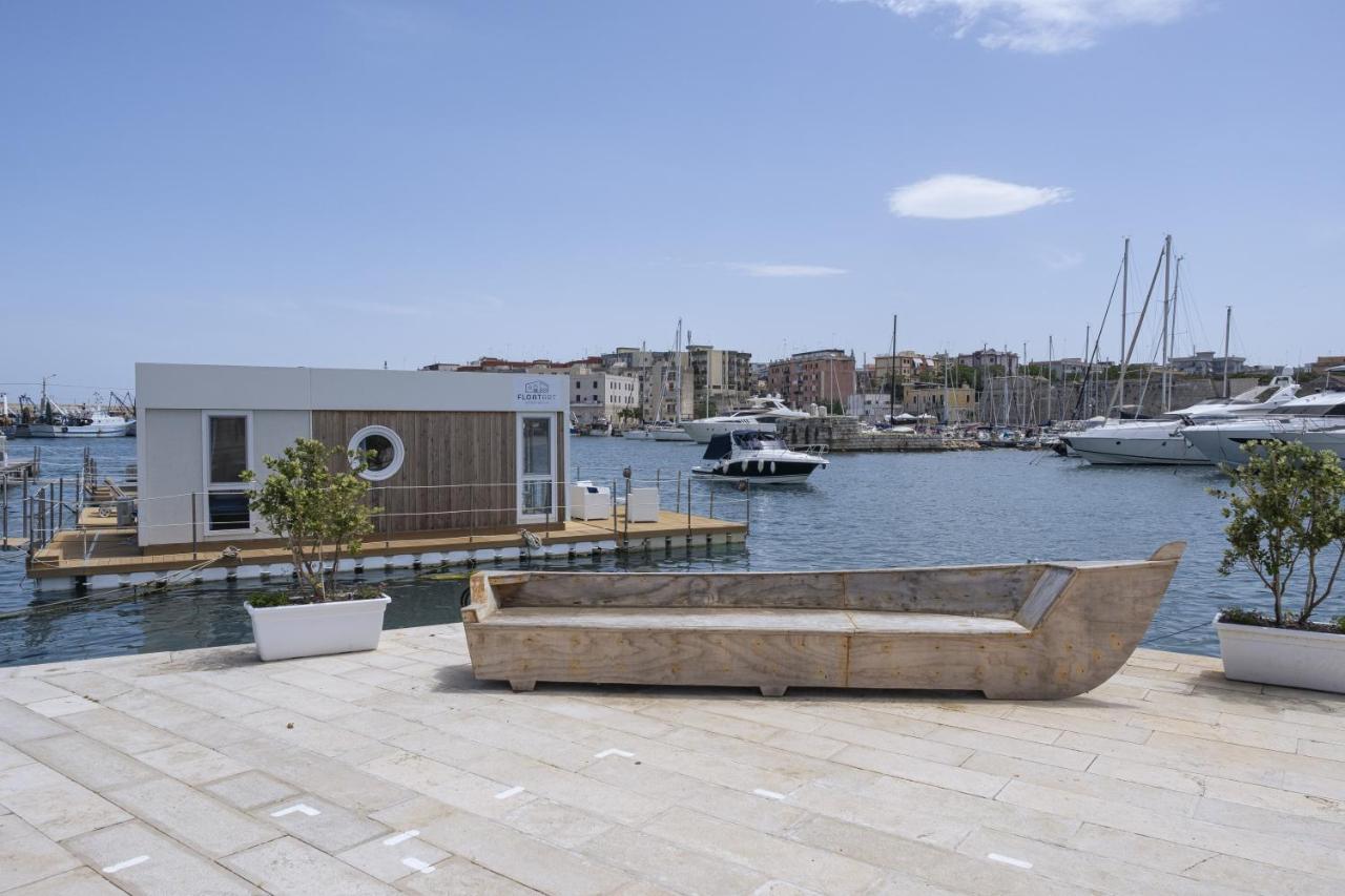 Hotel Houseboat Floatart Experience Bisceglie Extérieur photo