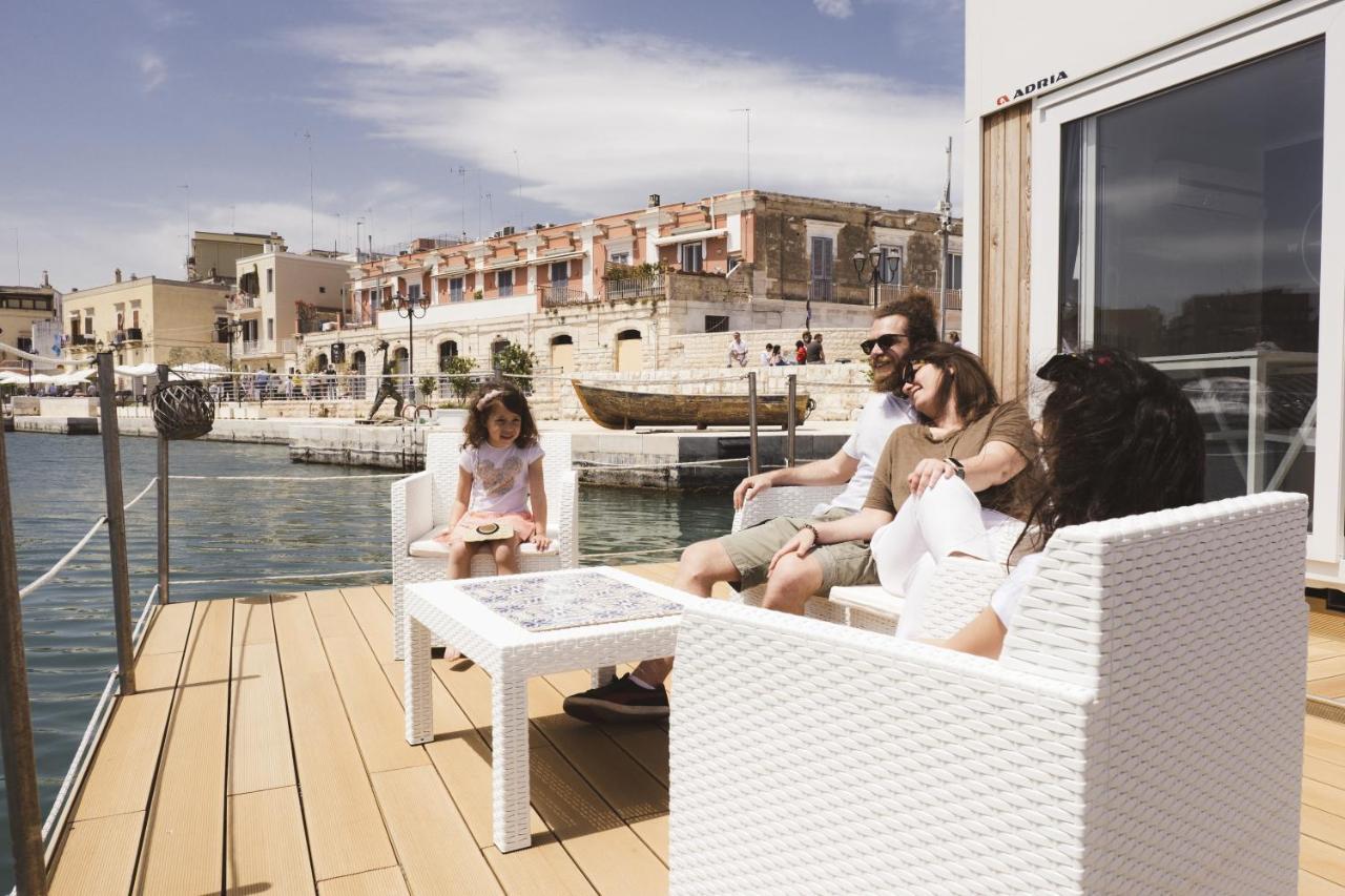 Hotel Houseboat Floatart Experience Bisceglie Extérieur photo